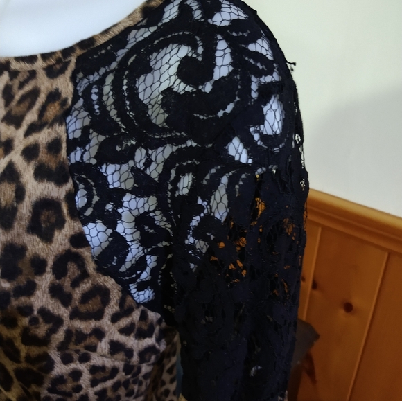 size M Michal Kors Womens Animal Print Round Neck Lace Pullover T-Shirt - Picture 4 of 16